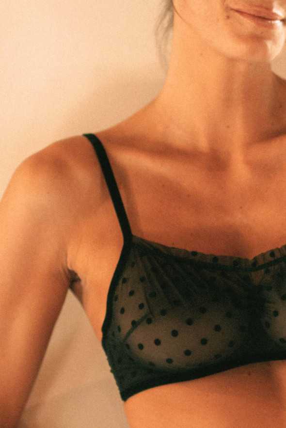 Le bandeau Suzanne en plumetis par Jolies Mômes - lingerie éco responsable, fabrication en série limitée à Barcelone