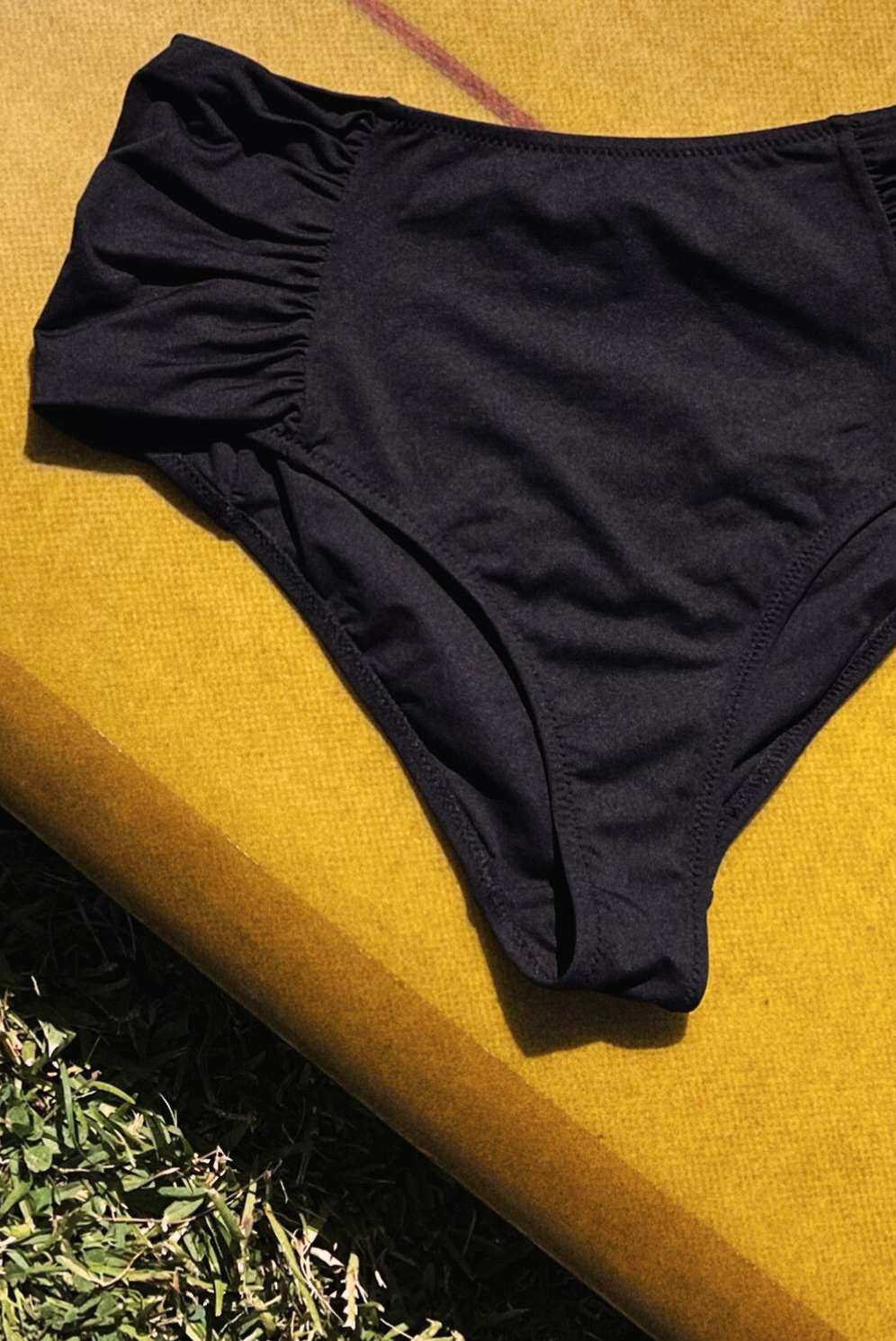 Bas de maillot culotte haute noire - Jolies Mômes, lingerie française éco-responsable. Fabrication Espagne série limitée